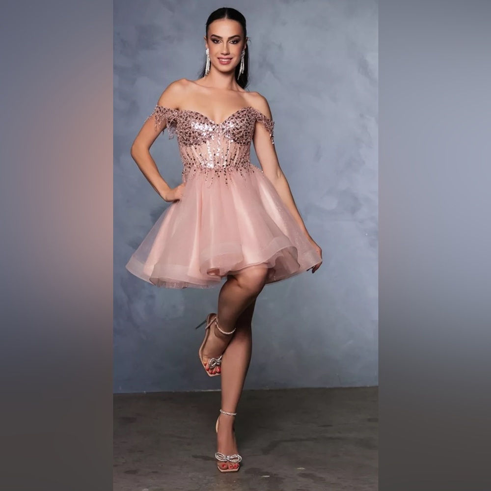 Formal cocktail/ Dama Rose gold off the shoulder dress with sequins.